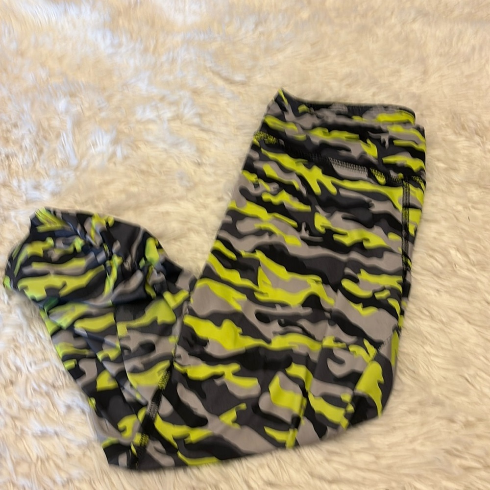 Hard candy sport capris size S